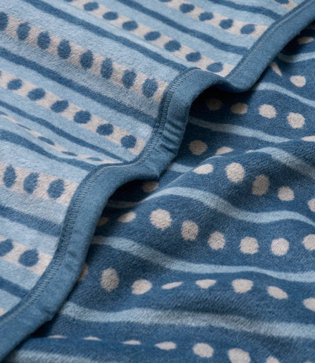 Chappy Wrap Beach Pebble Cornflower Blanket