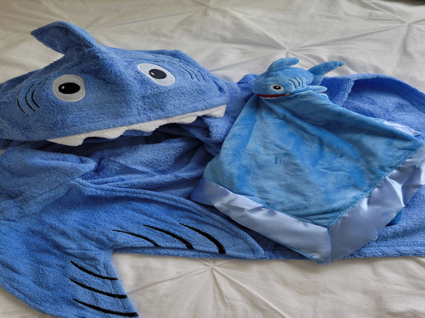 Shark hooded towel for toddlers ages 2 to 8 years old