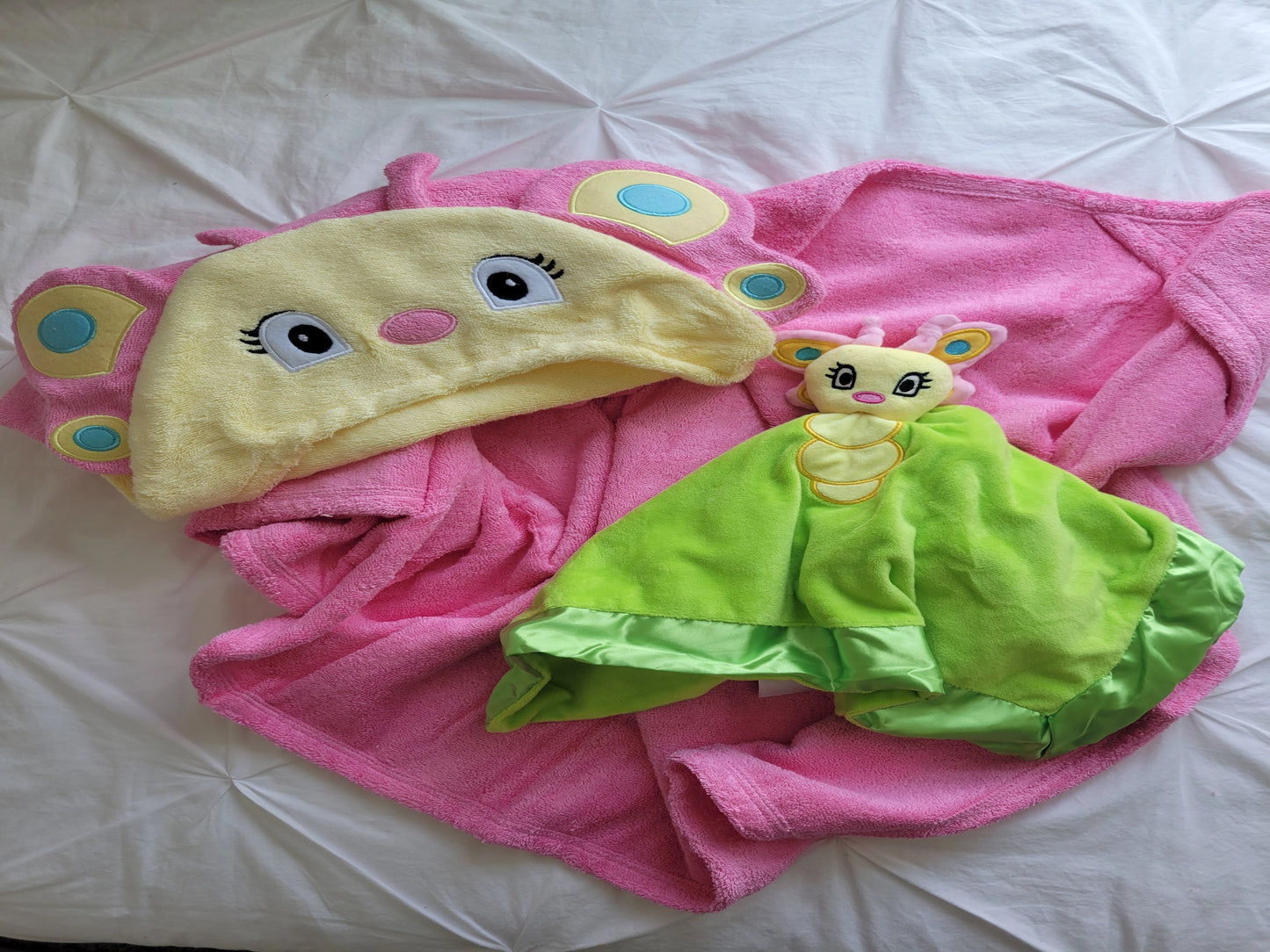 Butterfly hooded towel for toddlers ages 2 to 8 years old