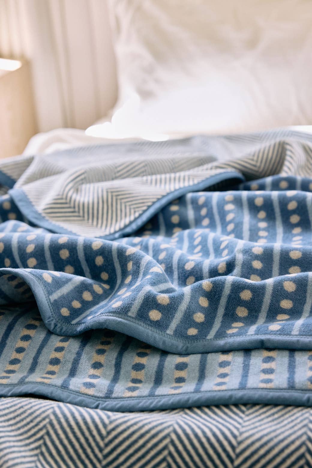 Chappy Wrap Beach Pebble Cornflower Blanket